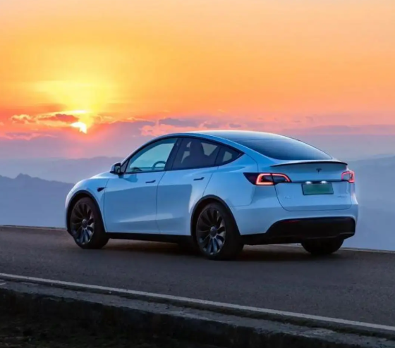 特斯拉Model Y在奥斯汀开始无安全监控行驶