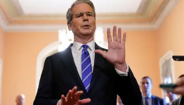 特朗普豪气“画饼”要发每人2000美元？美财长泼