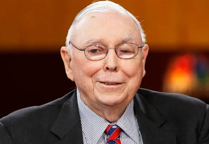 伯克希尔现金膨胀、利润增长，表明巴菲特离职