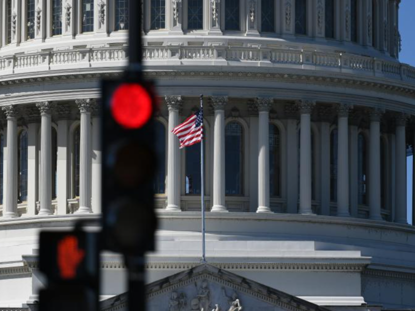 美政府停摆破纪录 交通部长：拟削减10%航班！